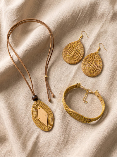 Conjunto — Pendientes Hoja + Pulsera Hoja + Collar Línea de Río